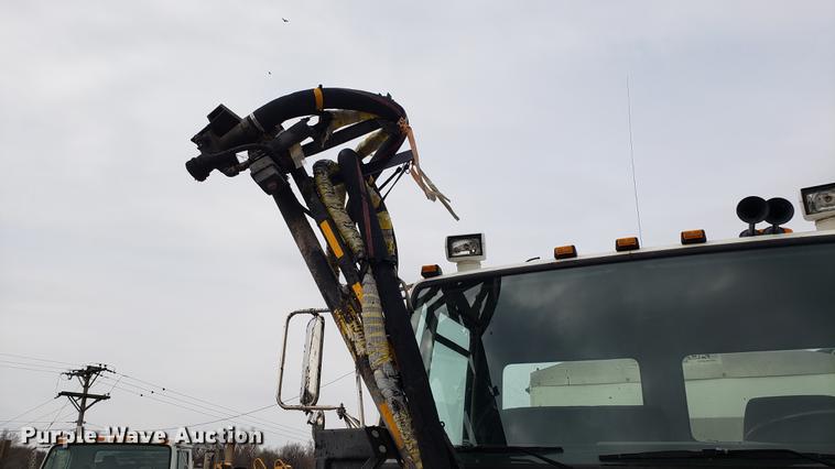 image for item DD4047 1997 Ford CF8000 pothole patcher truck