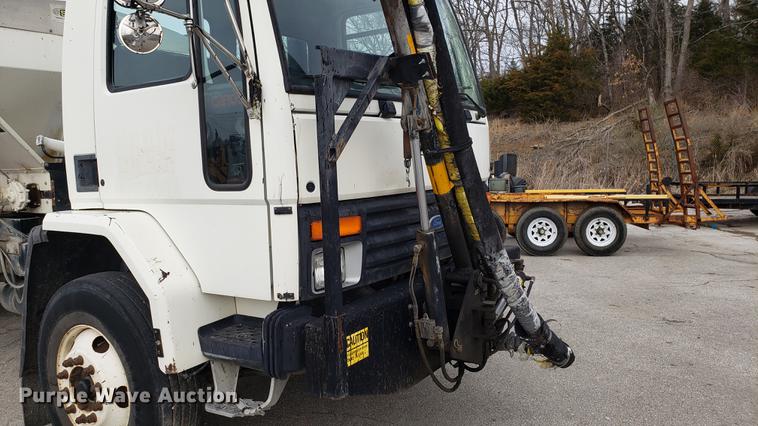 image for item DD4047 1997 Ford CF8000 pothole patcher truck