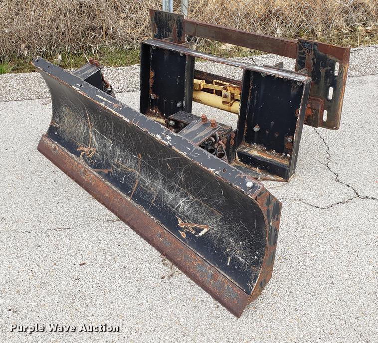 image for item DD4056 (5) skid steer attachments