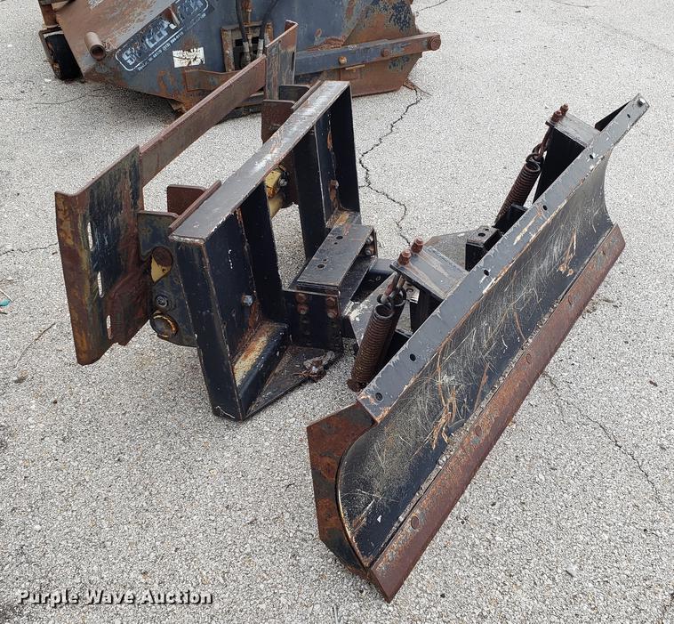 image for item DD4056 (5) skid steer attachments