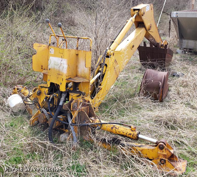 image for item DD4060 John Deere backhoe attachment