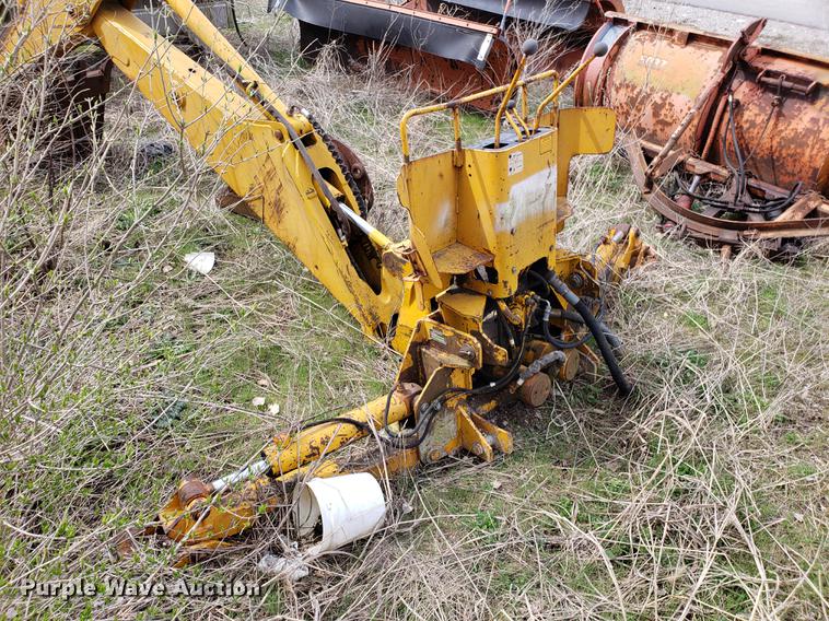 image for item DD4060 John Deere backhoe attachment