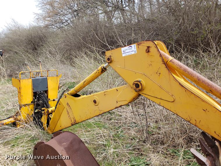 image for item DD4060 John Deere backhoe attachment