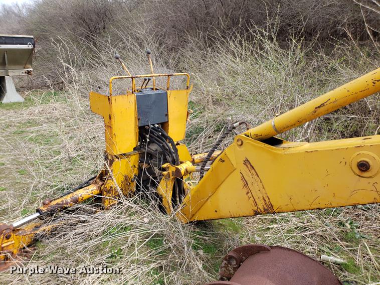 image for item DD4060 John Deere backhoe attachment