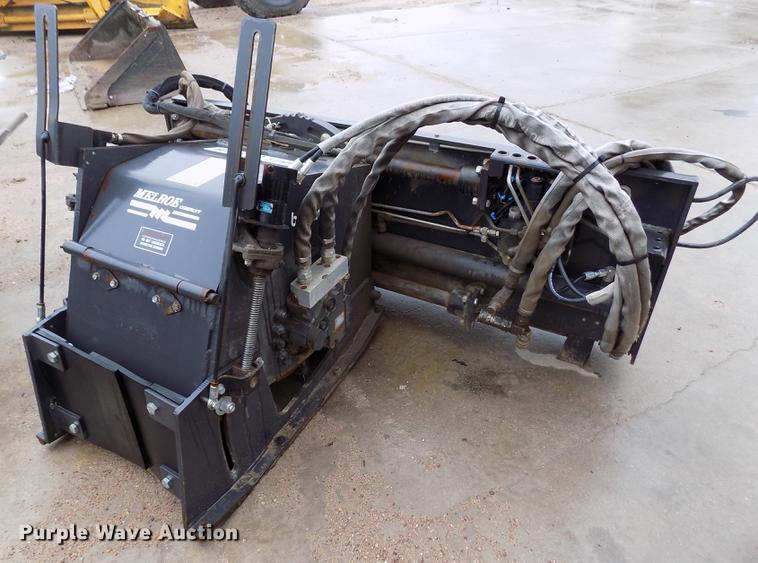 image for item DE1113 Melroe Bobcat cold planer