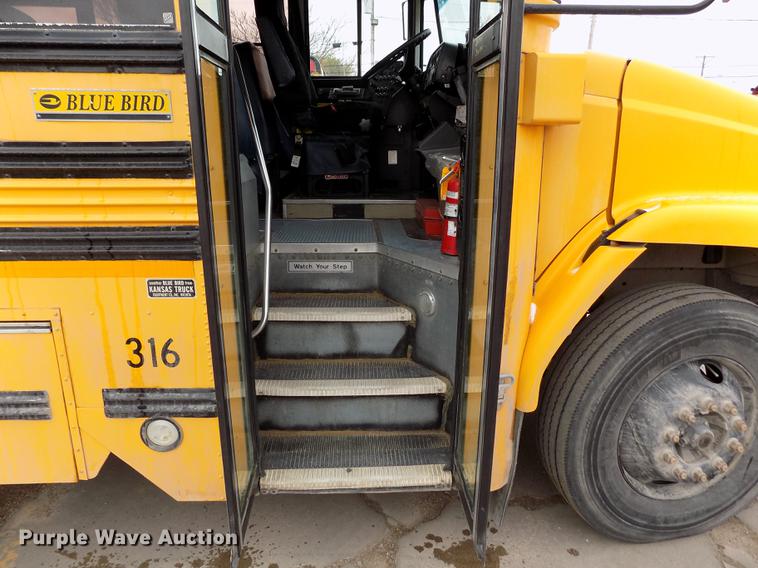 image for item DE1155 2001 Freightliner FS65 Blue Bird school bus