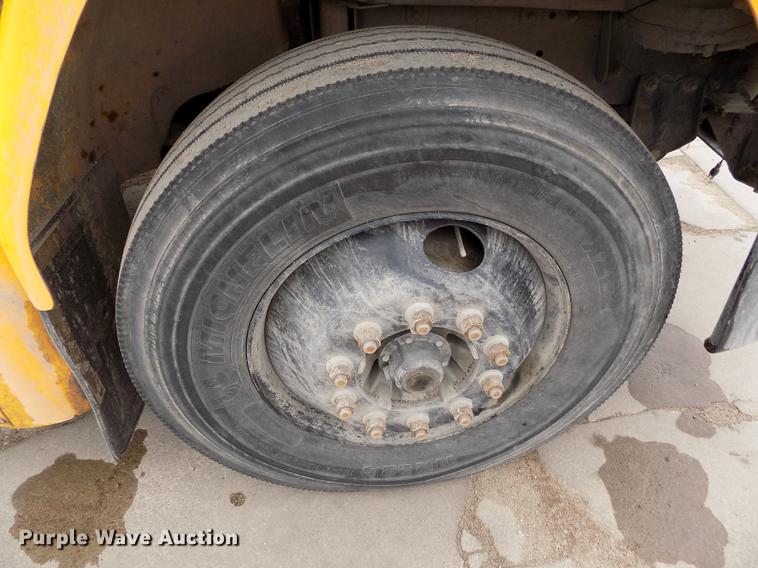 image for item DE1155 2001 Freightliner FS65 Blue Bird school bus