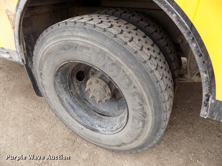 image for item DE1155 2001 Freightliner FS65 Blue Bird school bus