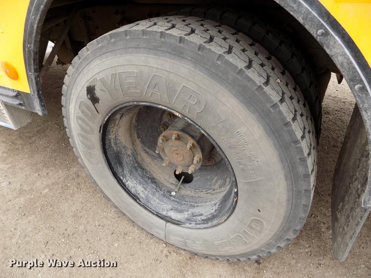 image for item DE1155 2001 Freightliner FS65 Blue Bird school bus