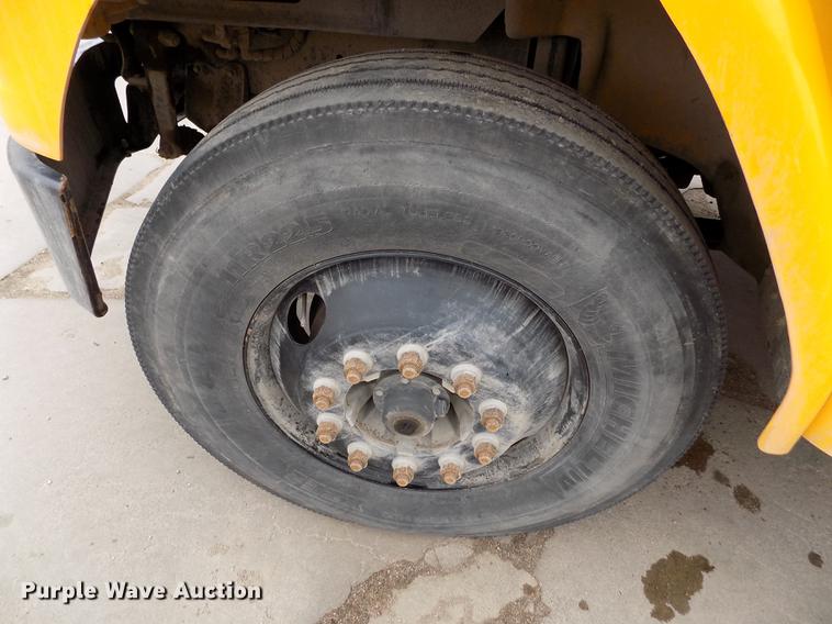 image for item DE1155 2001 Freightliner FS65 Blue Bird school bus