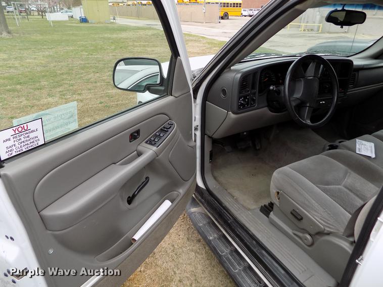 image for item DE1158 2005 Chevrolet Suburban 1500 SUV