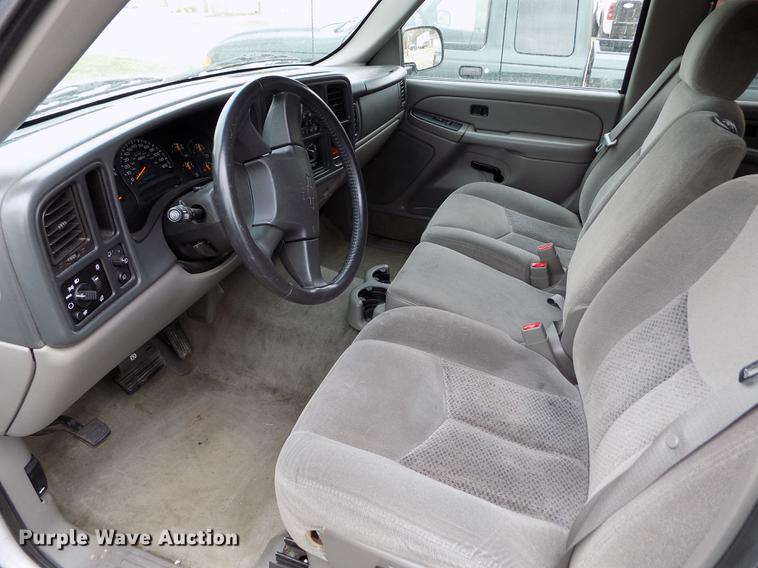 image for item DE1158 2005 Chevrolet Suburban 1500 SUV