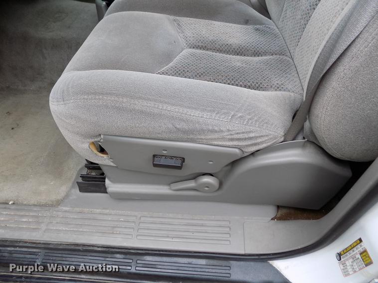 image for item DE1158 2005 Chevrolet Suburban 1500 SUV