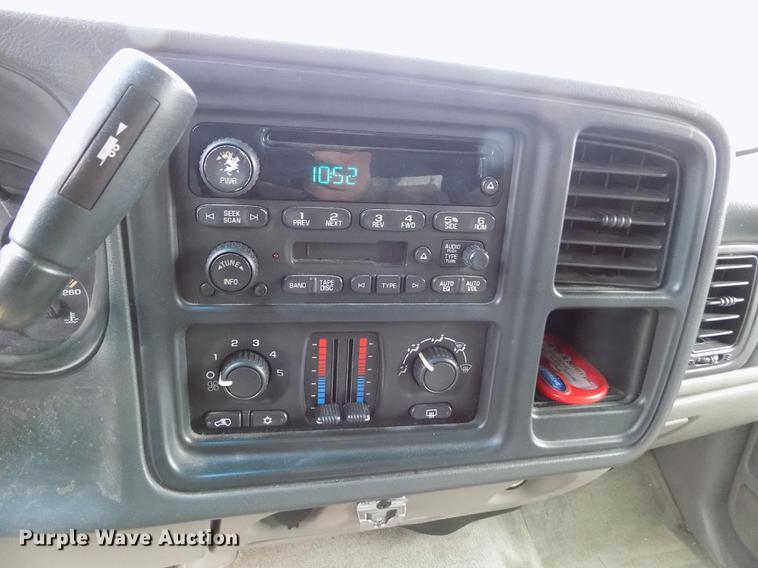 image for item DE1158 2005 Chevrolet Suburban 1500 SUV