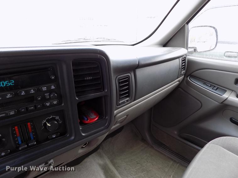 image for item DE1158 2005 Chevrolet Suburban 1500 SUV