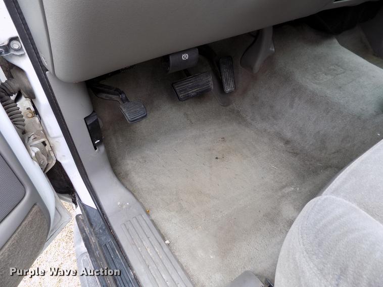 image for item DE1158 2005 Chevrolet Suburban 1500 SUV