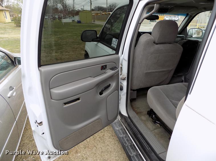 image for item DE1158 2005 Chevrolet Suburban 1500 SUV