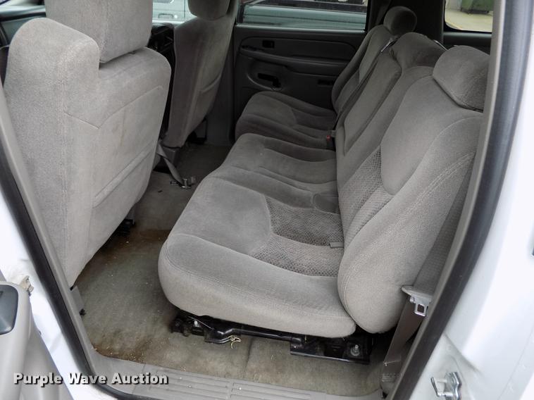 image for item DE1158 2005 Chevrolet Suburban 1500 SUV