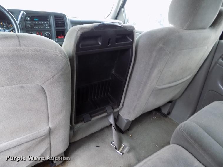 image for item DE1158 2005 Chevrolet Suburban 1500 SUV