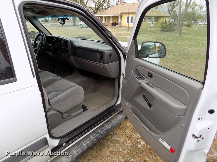 image for item DE1158 2005 Chevrolet Suburban 1500 SUV