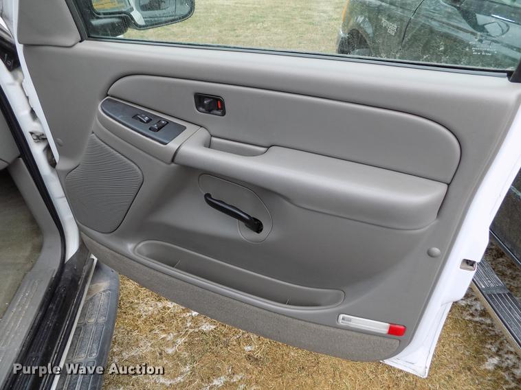 image for item DE1158 2005 Chevrolet Suburban 1500 SUV
