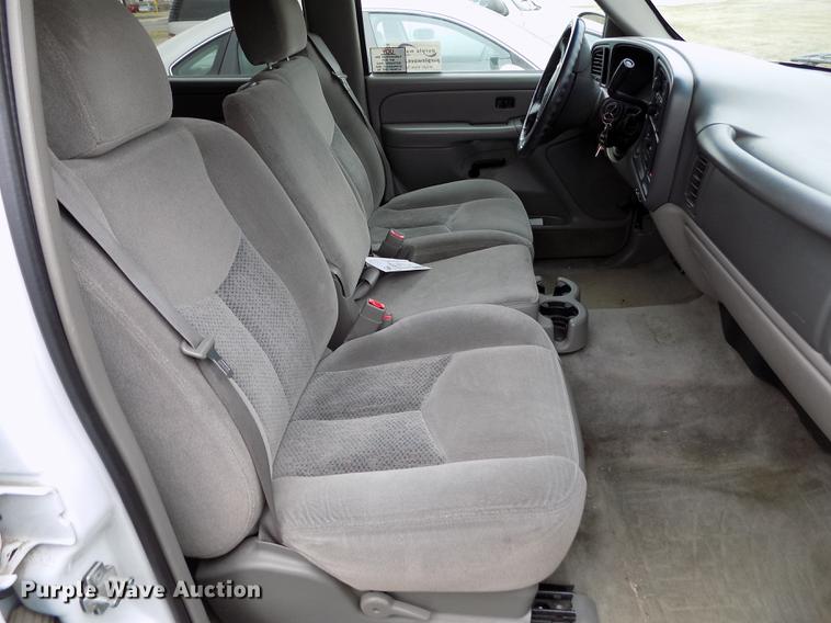 image for item DE1158 2005 Chevrolet Suburban 1500 SUV