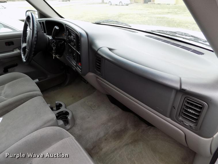 image for item DE1158 2005 Chevrolet Suburban 1500 SUV