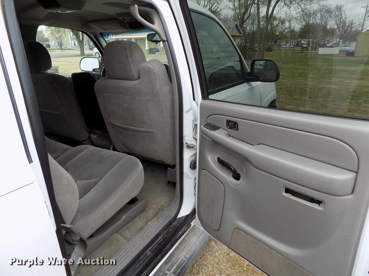 image for item DE1158 2005 Chevrolet Suburban 1500 SUV