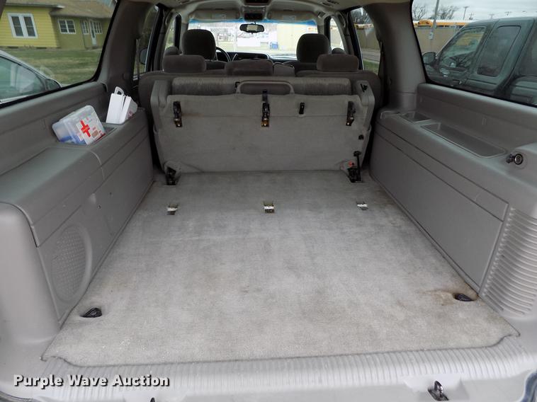 image for item DE1158 2005 Chevrolet Suburban 1500 SUV