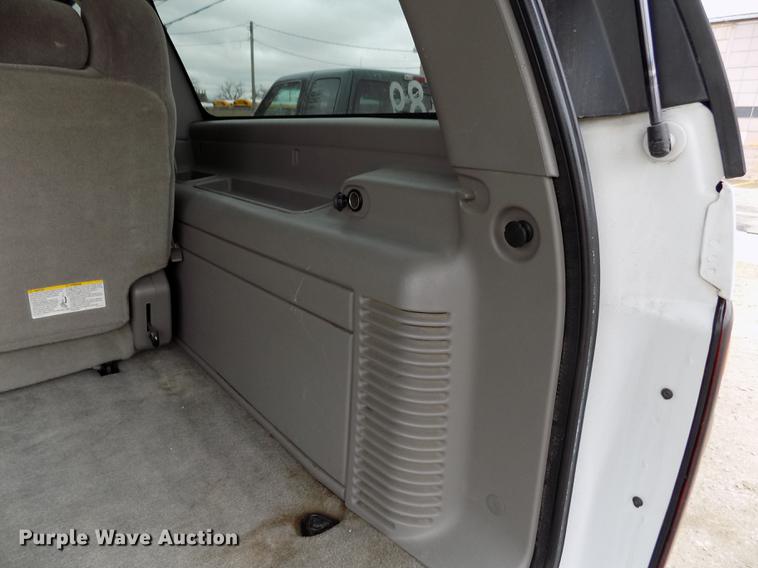 image for item DE1158 2005 Chevrolet Suburban 1500 SUV