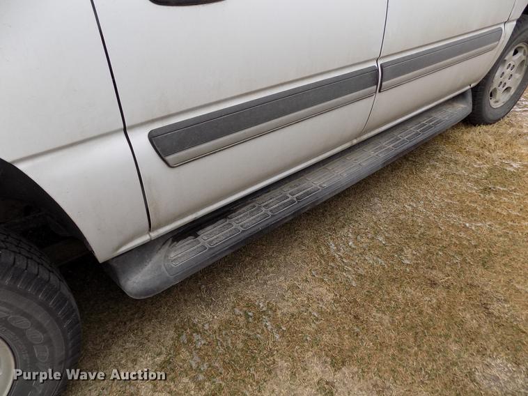 image for item DE1158 2005 Chevrolet Suburban 1500 SUV