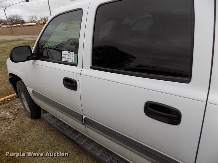 image for item DE1158 2005 Chevrolet Suburban 1500 SUV