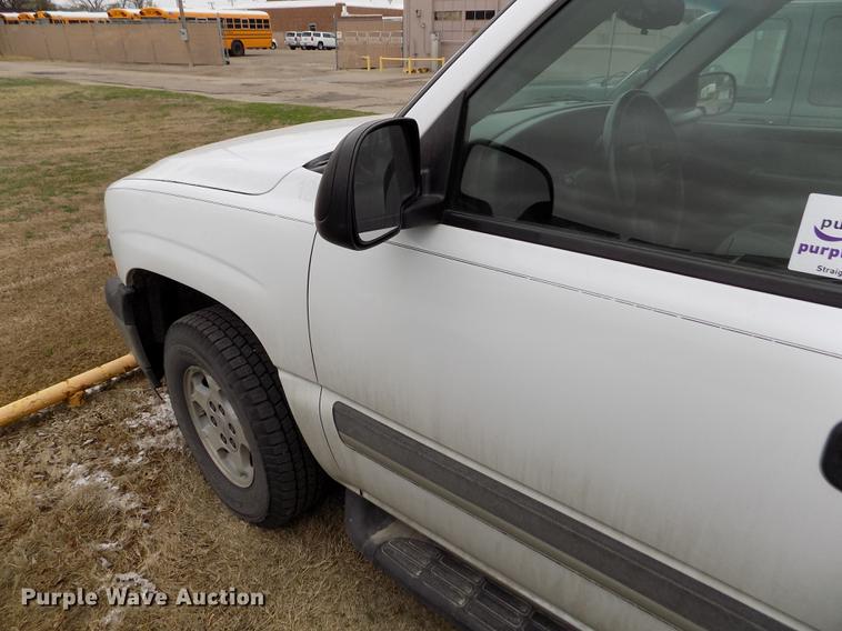 image for item DE1158 2005 Chevrolet Suburban 1500 SUV