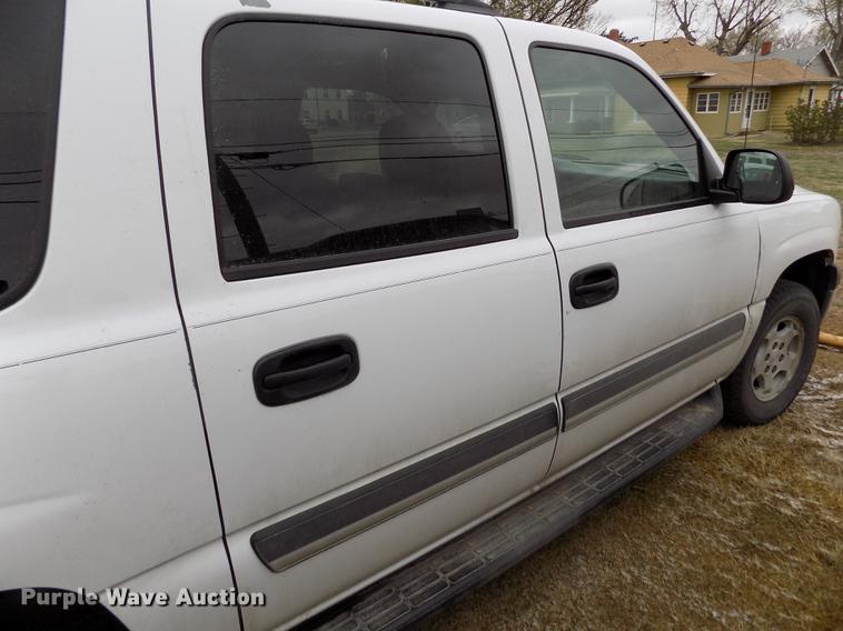 image for item DE1158 2005 Chevrolet Suburban 1500 SUV