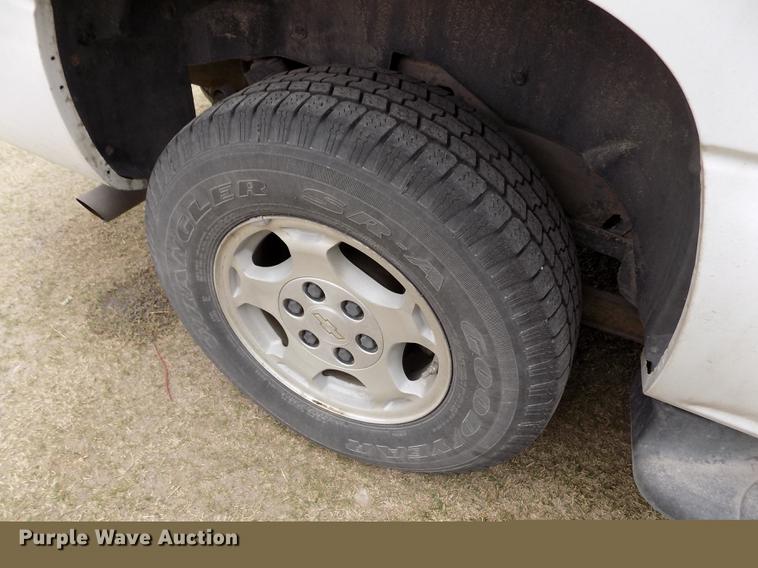 image for item DE1158 2005 Chevrolet Suburban 1500 SUV