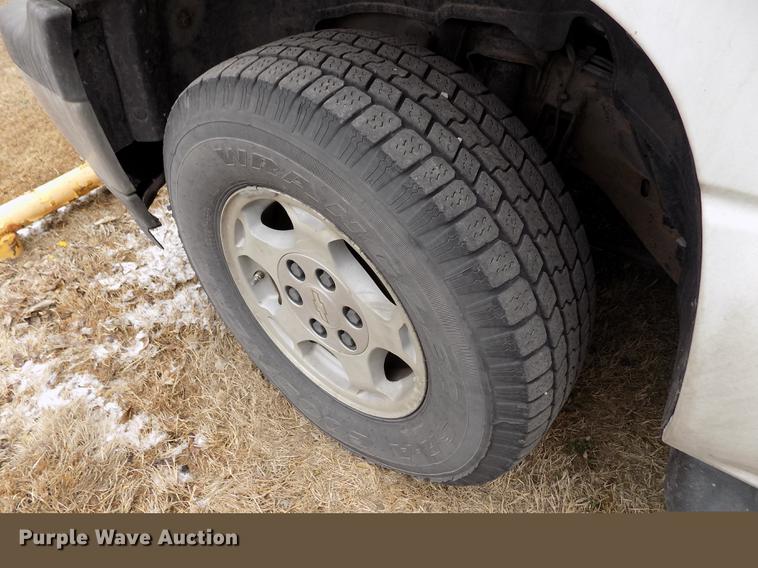 image for item DE1158 2005 Chevrolet Suburban 1500 SUV