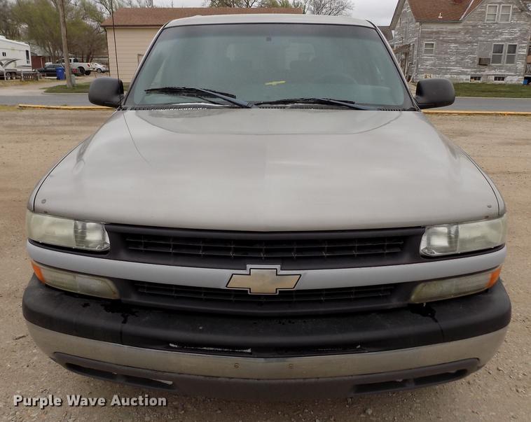 image for item DE1159 2001 Chevrolet Suburban C1500 SUV