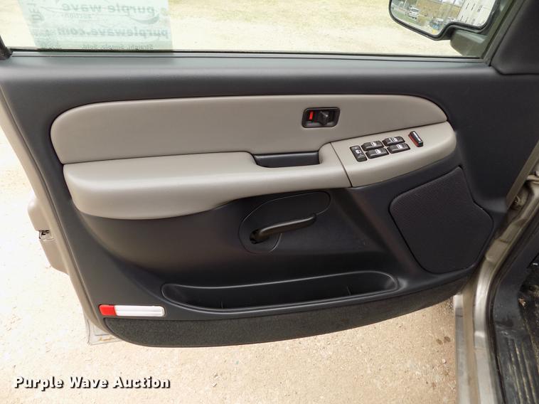 image for item DE1159 2001 Chevrolet Suburban C1500 SUV