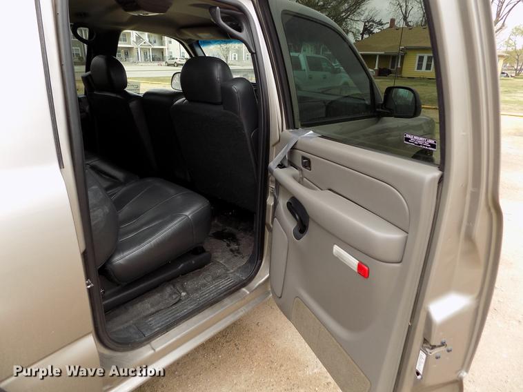 image for item DE1159 2001 Chevrolet Suburban C1500 SUV