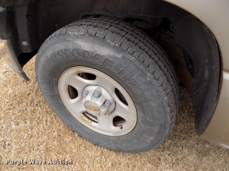 image for item DE1159 2001 Chevrolet Suburban C1500 SUV