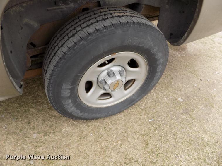 image for item DE1159 2001 Chevrolet Suburban C1500 SUV