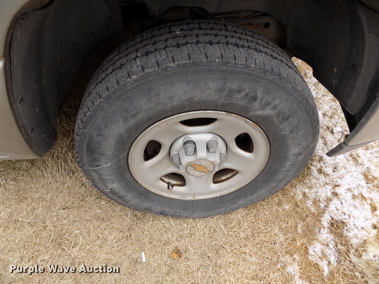 image for item DE1159 2001 Chevrolet Suburban C1500 SUV