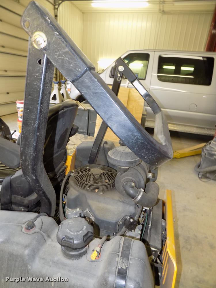 image for item DE7643 Cub Cadet ZTR lawn mower