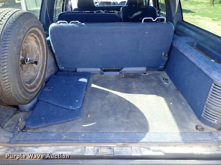 image for item DF1120 1997 Chevrolet Suburban C1500 SUV