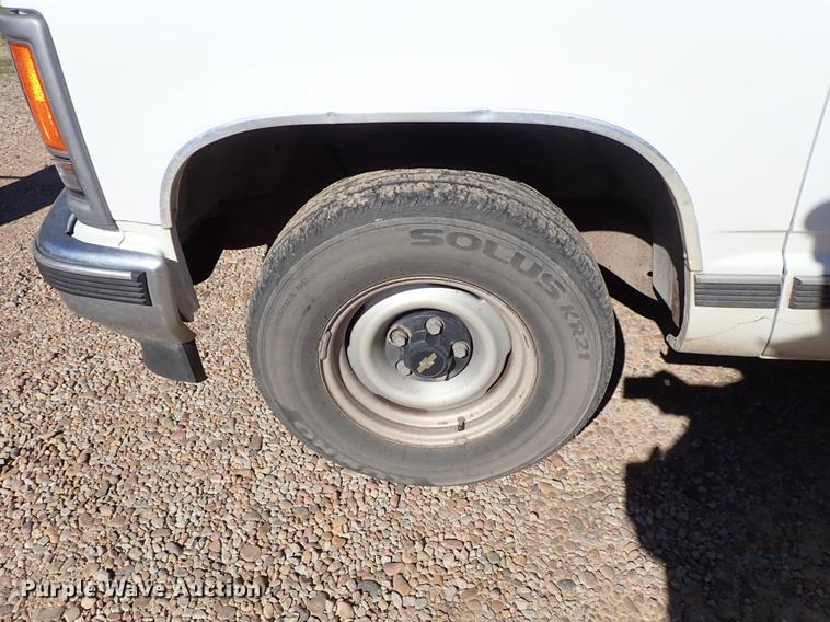 image for item DF1120 1997 Chevrolet Suburban C1500 SUV