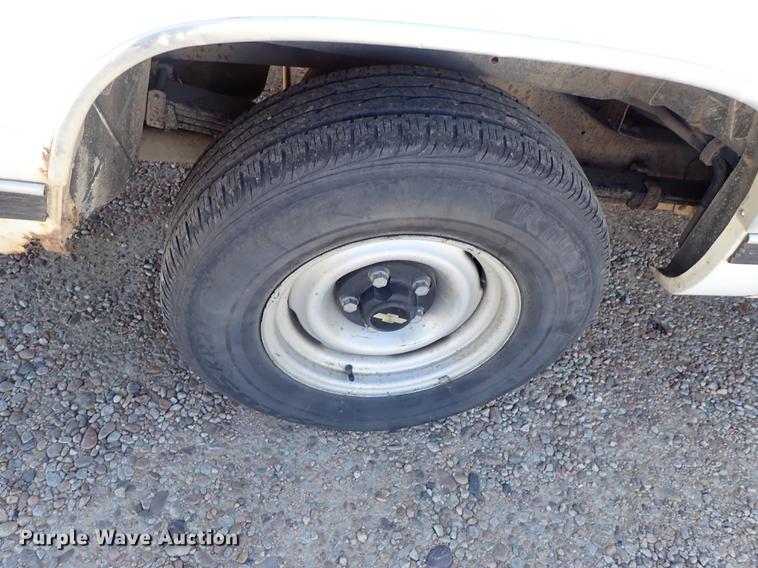 image for item DF1120 1997 Chevrolet Suburban C1500 SUV