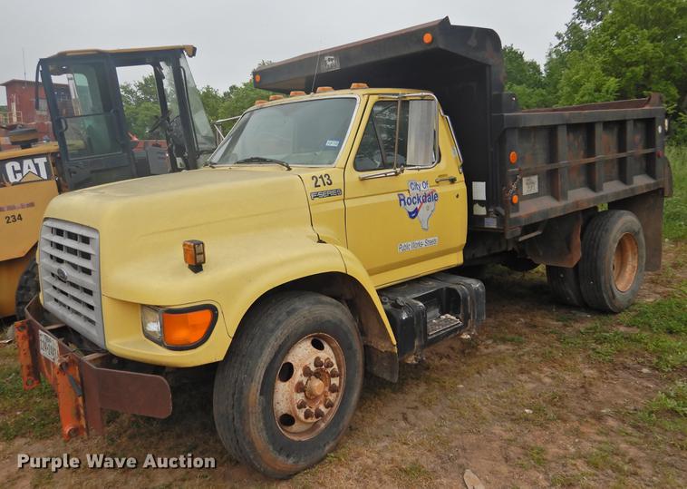image for item DF2549 1998 Ford F700 dump truck