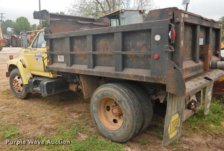 image for item DF2549 1998 Ford F700 dump truck