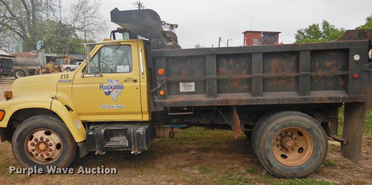 image for item DF2549 1998 Ford F700 dump truck