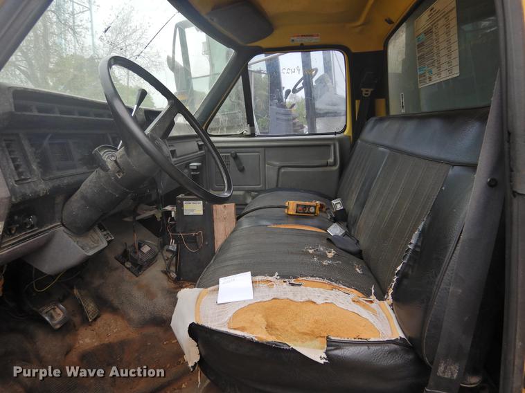 image for item DF2549 1998 Ford F700 dump truck